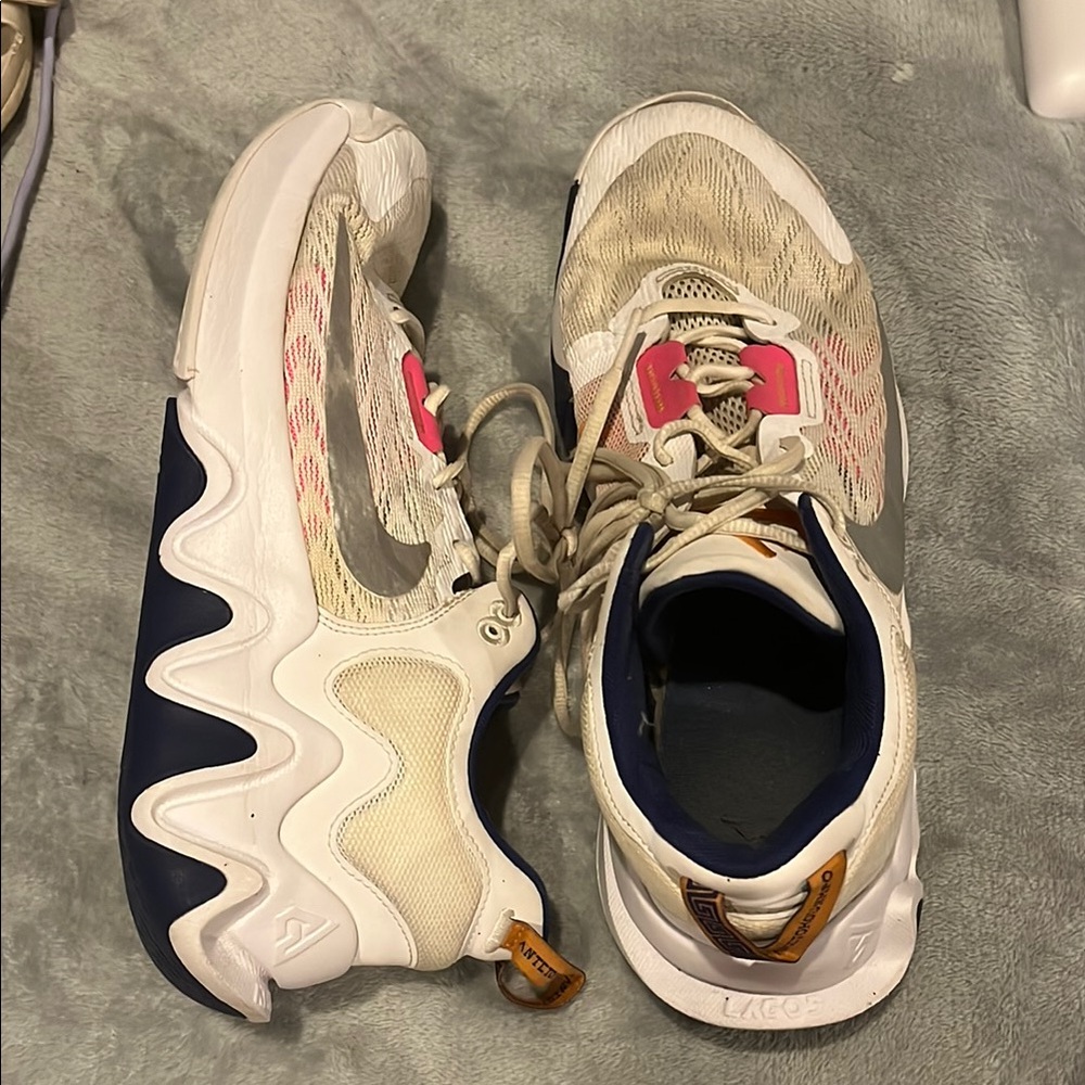 Me s White and Pink Giannis Immortality 2’s